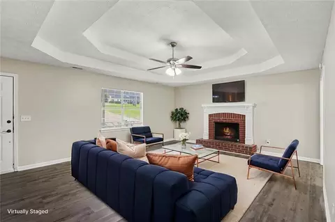 Living - 495 Robin Rd, Covington, GA 30016 photo 4 of 5