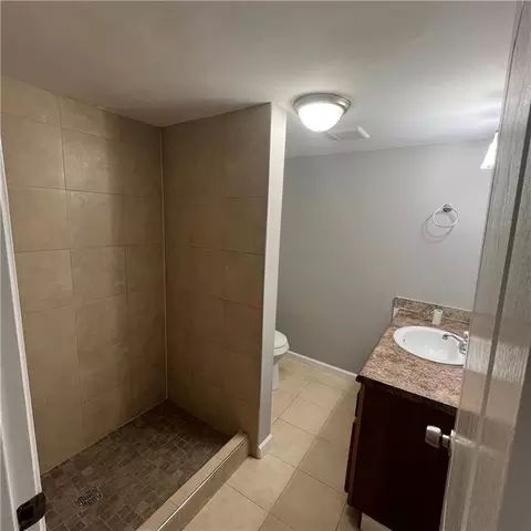 Bath - 307 Johnson St, Lagrange, GA 30241 photo 2 of 2