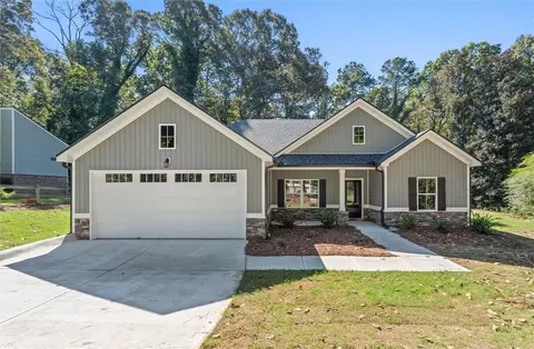 310 Colonial Dr, Carrollton, GA 30117