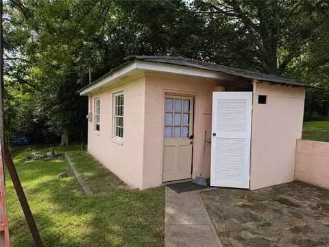 Exterior - 202 S Sage St, Toccoa, GA 30577 photo 3 of 6