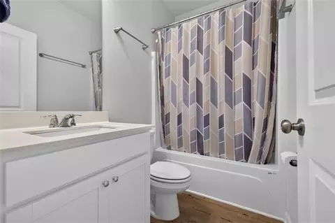 Bath - 2021 Ecoland Dr, Grayson, GA 30017 photo 2 of 5