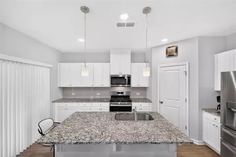 Kitchen - 2021 Ecoland Dr, Grayson, GA 30017 photo 4 of 5