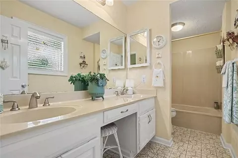 Bath - 4173 Dyouville Trce, Chamblee, GA 30341 photo 2 of 3