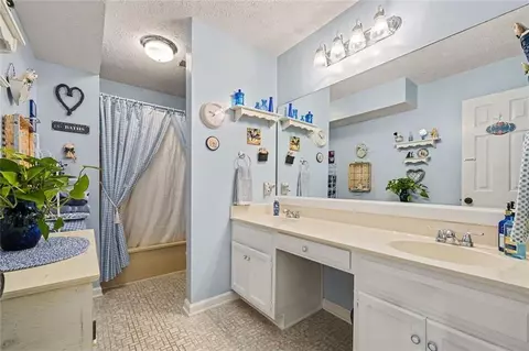 Bath - 4173 Dyouville Trce, Chamblee, GA 30341 photo 3 of 3