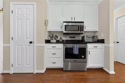 Kitchen - 2128 Cluster Ln, Grayson, GA 30017 photo 2 of 4