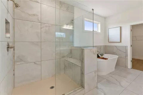 Bath - 401 Edgewater Chase, Canton, GA 30115 photo 4 of 5