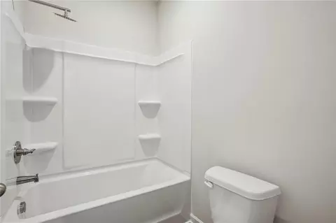 Bath - 638 Encore Dr, Perry, GA 31069 photo 2 of 2
