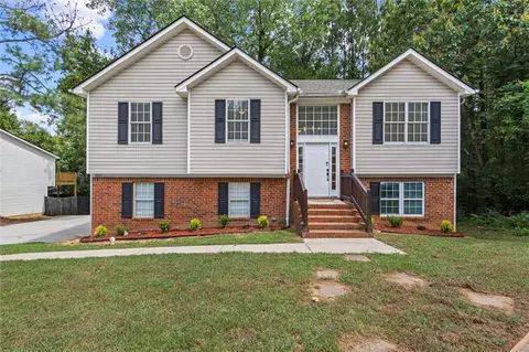 2511 Kris Xing, Ellenwood, GA 30294