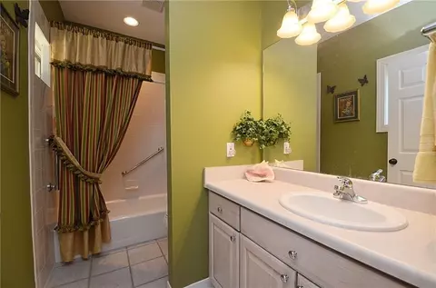 Bath - 1330 Monroe Dr, Monroe, GA 30655 photo 7 of 8