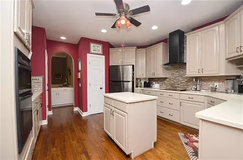 Kitchen - 1330 Monroe Dr, Monroe, GA 30655 photo 4 of 4