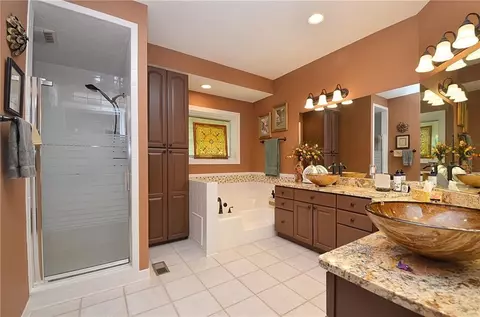 Bath - 1330 Monroe Dr, Monroe, GA 30655 photo 3 of 8