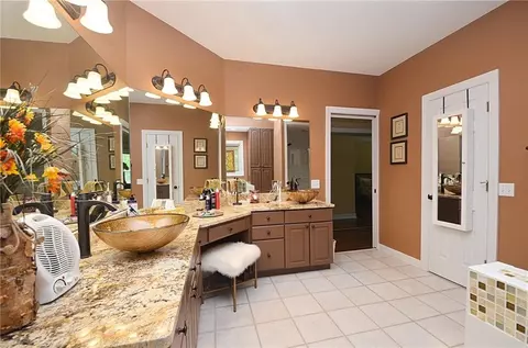 Bath - 1330 Monroe Dr, Monroe, GA 30655 photo 2 of 8