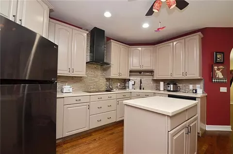 Kitchen - 1330 Monroe Dr, Monroe, GA 30655 photo 2 of 4