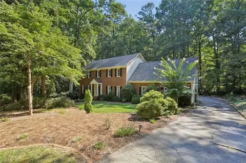 1090 Applecross Dr, Roswell, GA 30075