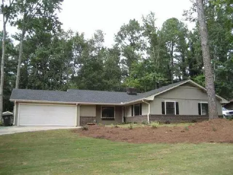 1398 Fairfield Dr SW, Lilburn, GA 30047