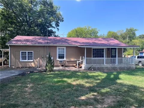207 N Main St, Adairsville, GA 30103