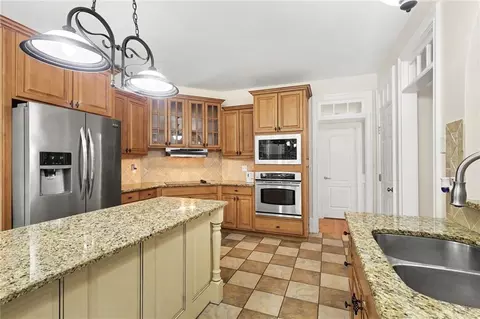 Kitchen - 313 Fallstone Path, Mcdonough, GA 30253 photo 2 of 3