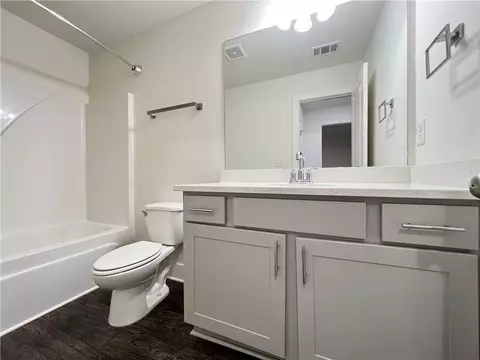 Bath - 5855 Radford Loop, Fairburn, GA 30213 photo 5 of 5