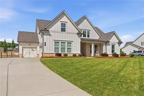 Exterior - 77 Wallace Dr, Winder, GA 30680 photo 2 of 4