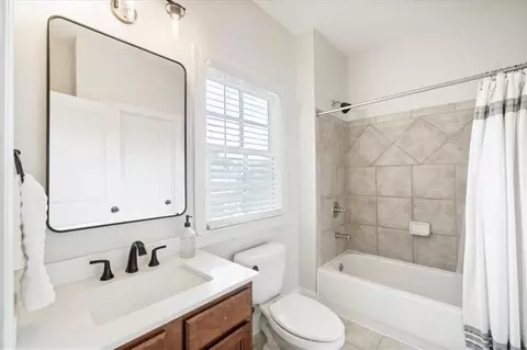 Bath - 657 Dunbrody Dr, Milton, GA 30004 photo 7 of 9
