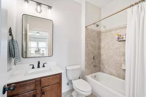 Bath - 657 Dunbrody Dr, Milton, GA 30004 photo 6 of 9