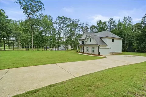 Exterior - 656 E Lake Rd, Mcdonough, GA 30252 photo 5 of 8