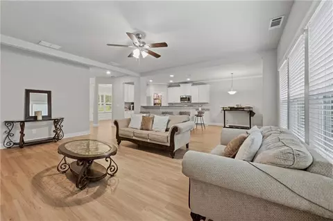 Living - 656 E Lake Rd, Mcdonough, GA 30252 photo 3 of 4