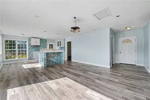 Living - 140 E Hamm Rd, Jackson, GA 30233 photo 2 of 3