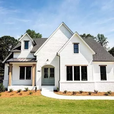 8480 Creekside Overlook Dr, Gainesville, GA 30506