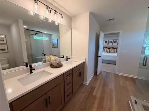 Bath - 130 Greene Farm Trl, Cartersville, GA 30120 photo 5 of 6