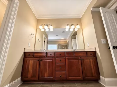 Bath - 1653 Elesmere Oak Ct, Duluth, GA 30097 photo 7 of 11