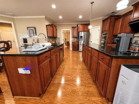 Kitchen - 1653 Elesmere Oak Ct, Duluth, GA 30097 photo 9 of 11