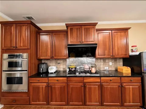 Kitchen - 1653 Elesmere Oak Ct, Duluth, GA 30097 photo 4 of 11