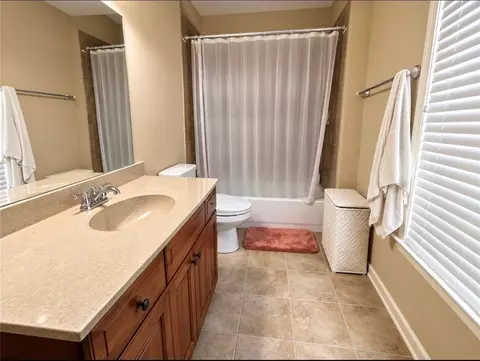 Bath - 1653 Elesmere Oak Ct, Duluth, GA 30097 photo 6 of 11