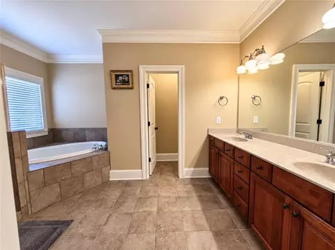 Bath - 1653 Elesmere Oak Ct, Duluth, GA 30097 photo 11 of 11