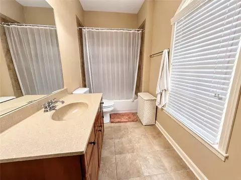 Bath - 1653 Elesmere Oak Ct, Duluth, GA 30097 photo 5 of 11