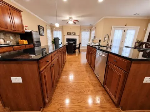 Kitchen - 1653 Elesmere Oak Ct, Duluth, GA 30097 photo 8 of 11