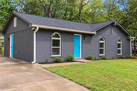 Exterior - 6010 Fieldcrest Dr, Morrow, GA 30260 photo 2 of 2