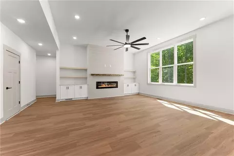 Living - 136 Lakeview Way, Baldwin, GA 30511 photo 5 of 8