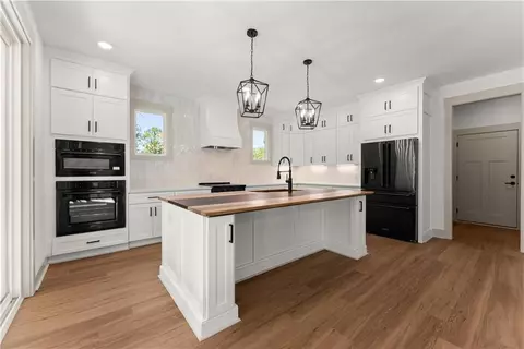 Kitchen - 136 Lakeview Way, Baldwin, GA 30511 photo 1 of 5