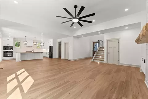 Living - 136 Lakeview Way, Baldwin, GA 30511 photo 3 of 8