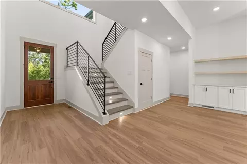 Entry Way - 136 Lakeview Way, Baldwin, GA 30511 photo 2 of 4