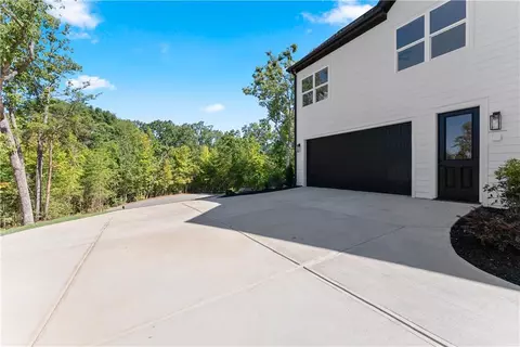 Exterior - 136 Lakeview Way, Baldwin, GA 30511 photo 9 of 22