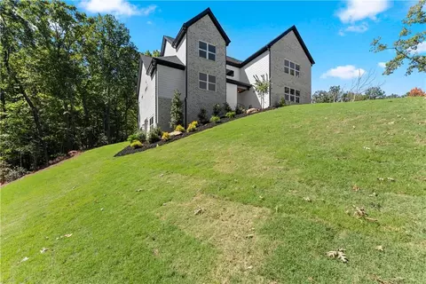 Exterior - 136 Lakeview Way, Baldwin, GA 30511 photo 5 of 22