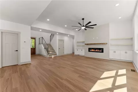 Living - 136 Lakeview Way, Baldwin, GA 30511 photo 4 of 8