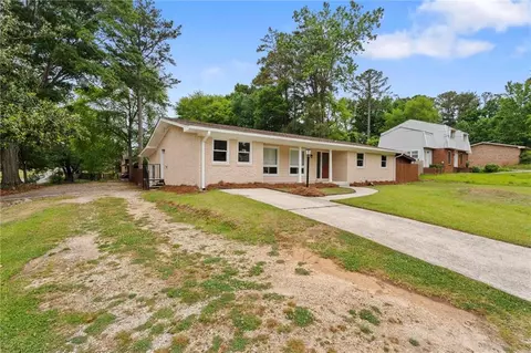 Exterior - 6463 Maddox Rd, Morrow, GA 30260 photo 3 of 13