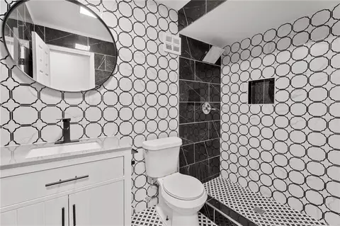 Bath - 6463 Maddox Rd, Morrow, GA 30260 photo 1 of 2