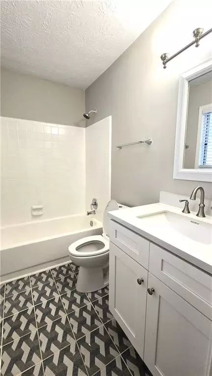 Bath - 2667 Camelot Ct, Duluth, GA 30096 photo 1 of 3