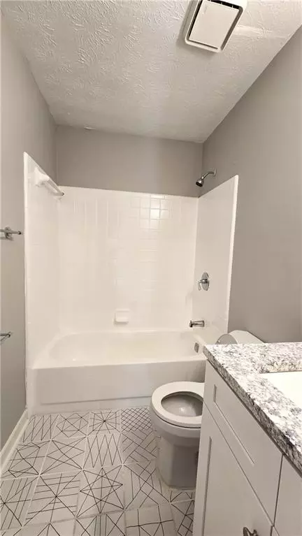 Bath - 2667 Camelot Ct, Duluth, GA 30096 photo 2 of 3