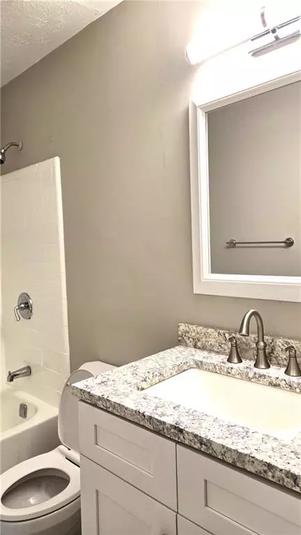 Bath - 2667 Camelot Ct, Duluth, GA 30096 photo 3 of 3